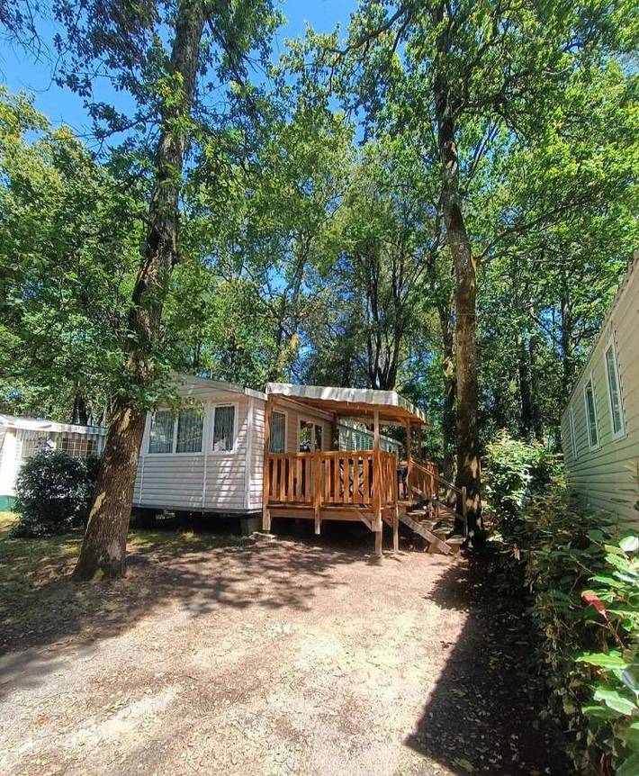 Camping pour 8 personnes, avec vue ainsi que piscine et jardin
