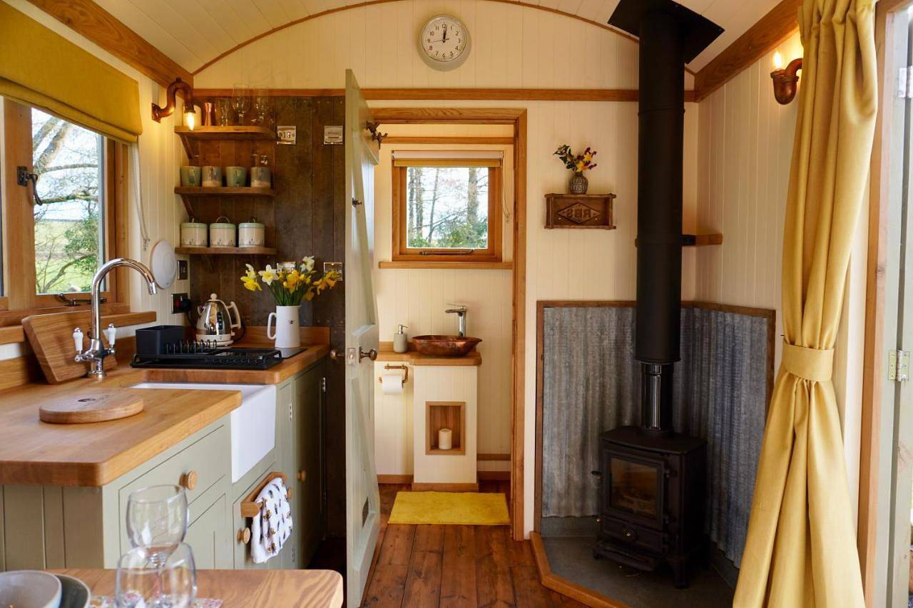 Little Ash Glamping - Luxury Shepherd's Huts in Trusham, Dartmoor