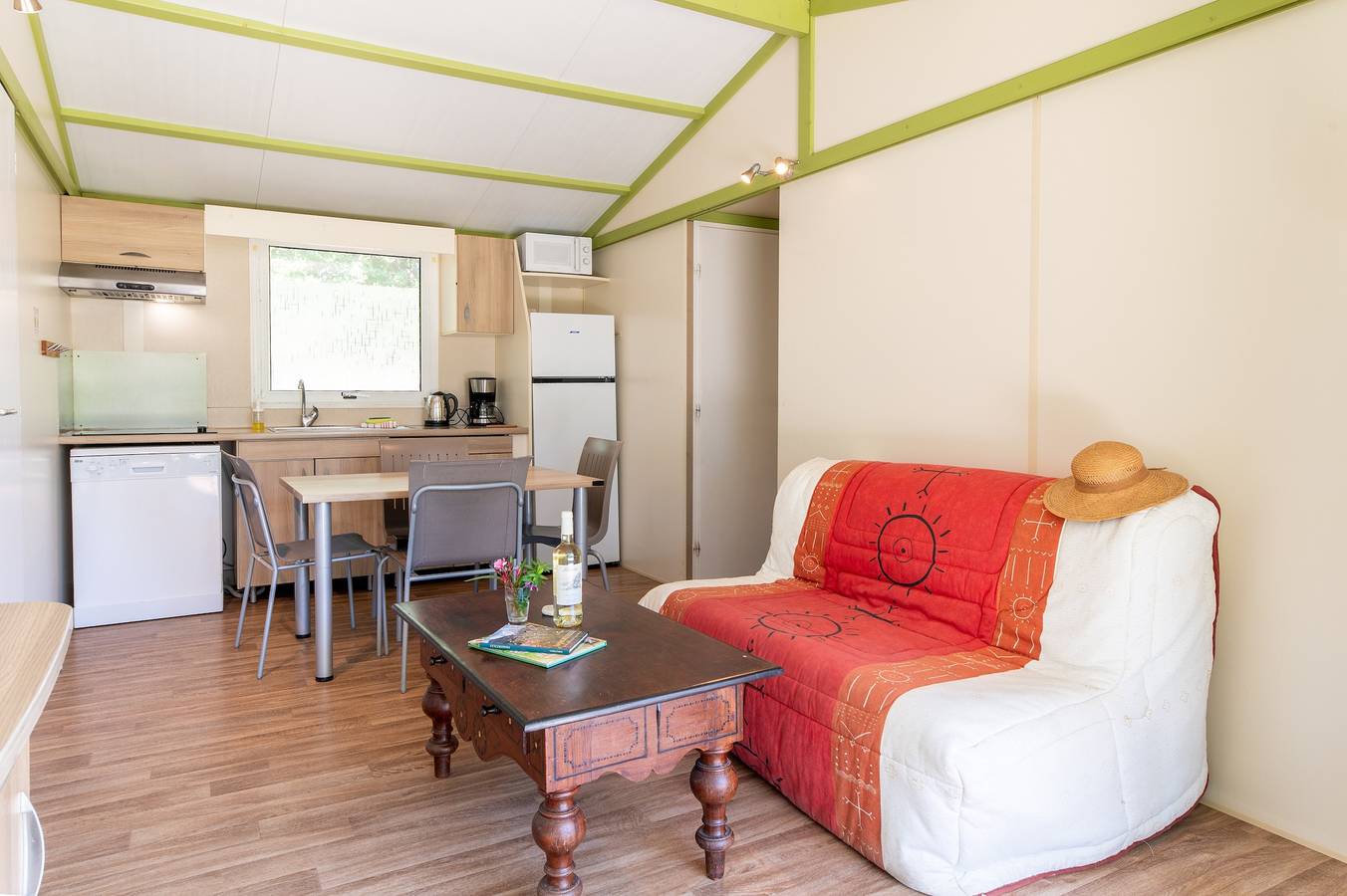 Appartement 'Rico Plage 6 Personen' met Privéterras, Gedeelde Tuin en Wi-Fi in Talasani, Corte en omgeving