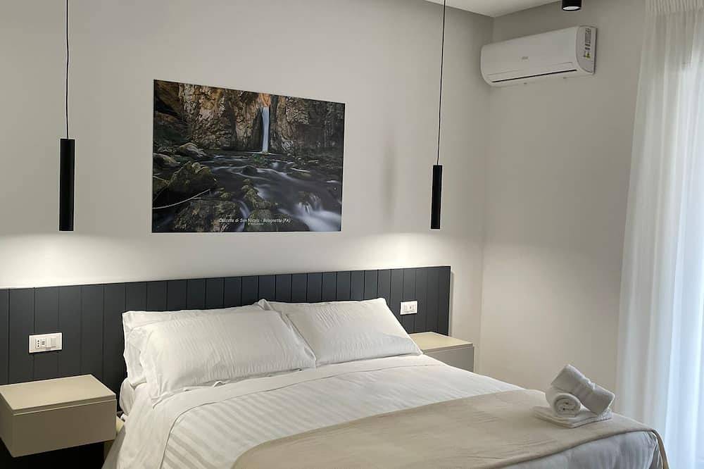 Appartamento intero, B&B Cariddi Rooms with spacious 3 bedroom apartment in Caltanissetta in Caltanissetta, Provincia di Caltanissetta