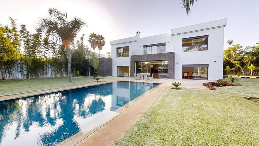 Location de vacances pour 18 personnes, avec piscine ainsi que jacuzzi et jardin à Rabat - 3