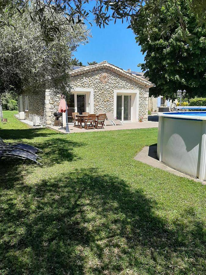 Gîte pour 4 personnes, avec Terrasse et Jardin ainsi que Piscine et Vue à Cléon-d'Andran