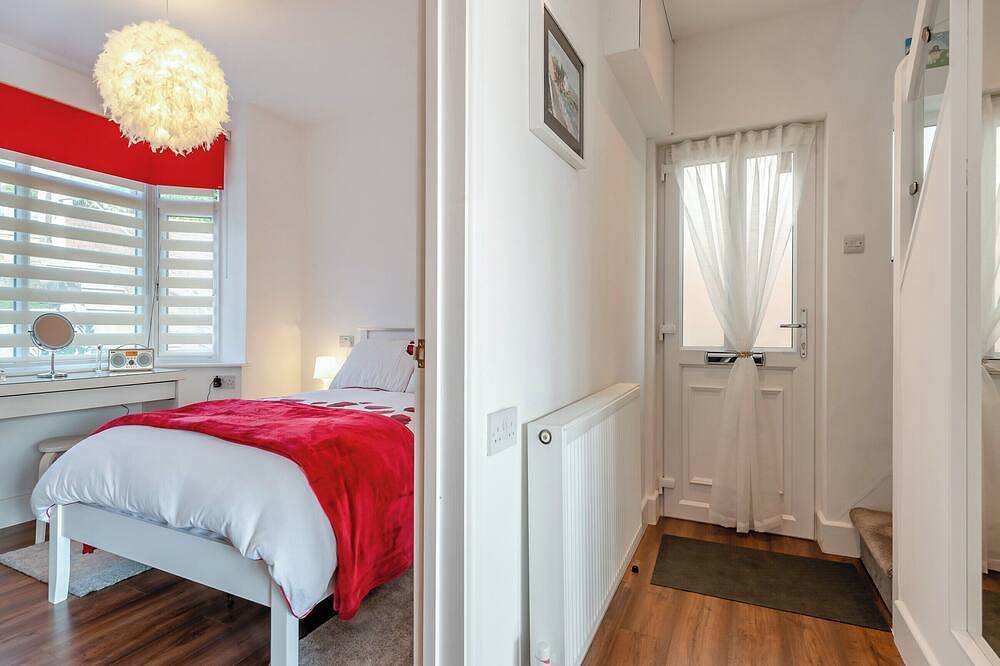 2 bedroom accommodation in Goodwick in Goodwick, Pembrokeshire