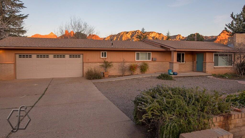 Perfect 3 Br/3 Bath - Uptown Sedona - Our Reviews say it all!\n in Sedona, Oak Creek Canyon