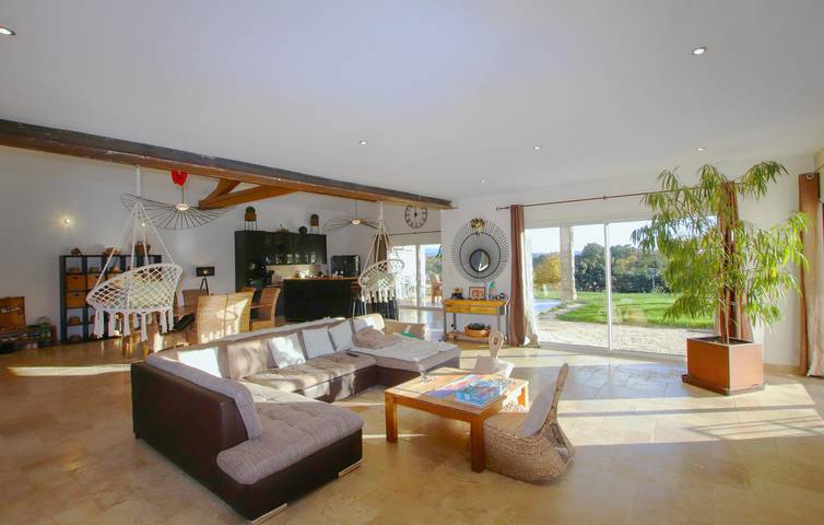 Location de vacances pour 8 personnes, avec terrasse ainsi que jardin et piscine à Grignan - 3