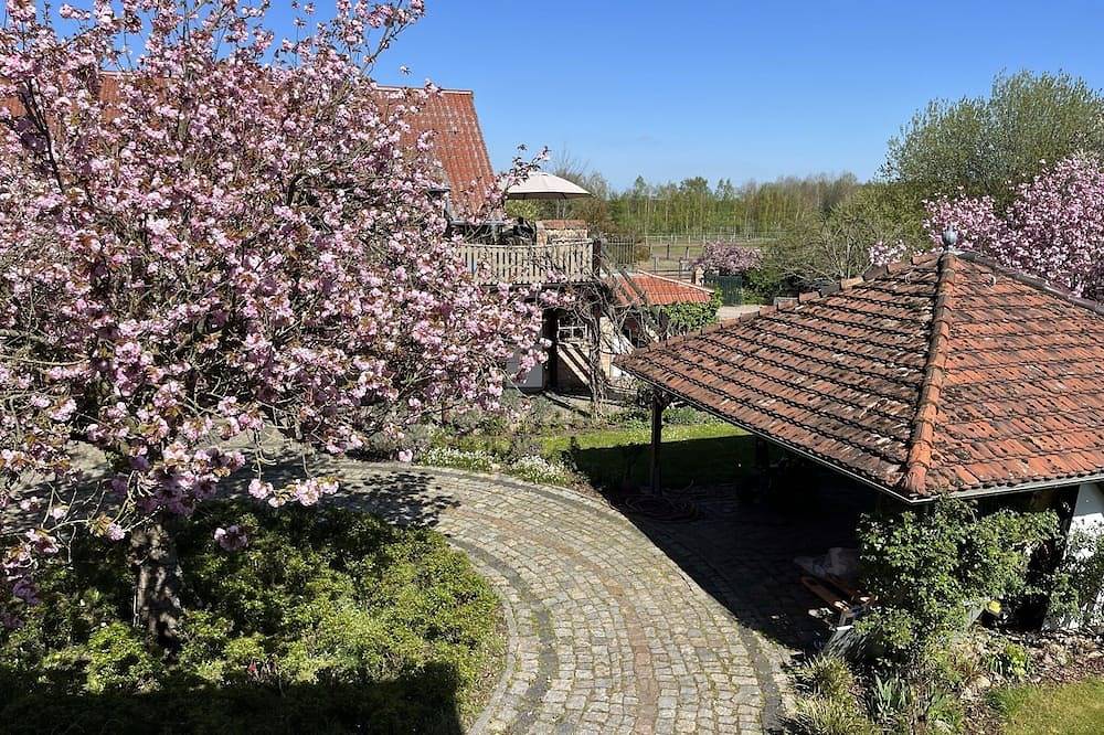 Ganze Wohnung, Ferienwohnung im Spargeldorf Schäpe mit großer Südwest Terrasse in Beelitz, Mittelmark