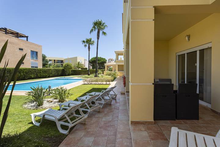 Apartment for 6 people, with terrace and garden in Vilamoura