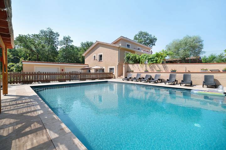 Location de vacances pour 8 personnes, avec Jardin à Razengues
