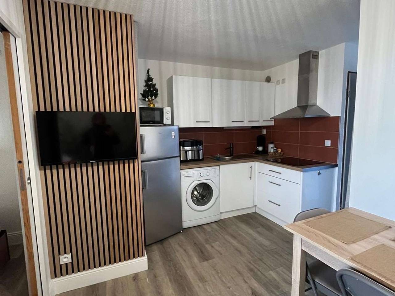 Appartement entier, Appartement T2 avec grande terrasse, parking, animaux admis et piscine in Le Barcarès, Côte d'Améthyste