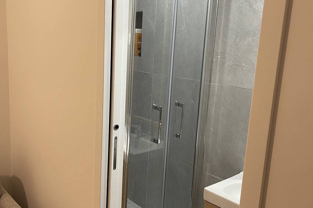 Appartement entier, Studio (Chambre indépendante) refait à neuf in Saint-Mandé, Val-de-Marne