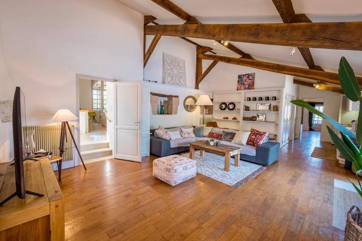Maison d’hôte pour 2 personnes, avec piscine et jardin ainsi que jacuzzi et terrasse