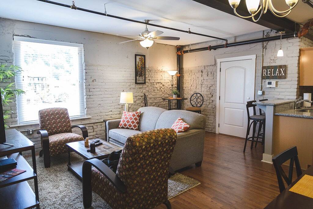 Ganze Wohnung, Schöne Loft in erstklassige Lage in der Innenstadt Lynchburg! Lebensmittel, Park und den Fluss! in Lynchburg, Virginia