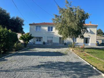 Location de vacances pour 10 personnes, avec jardin, adapté aux familles à La Meilleraie-Tillay