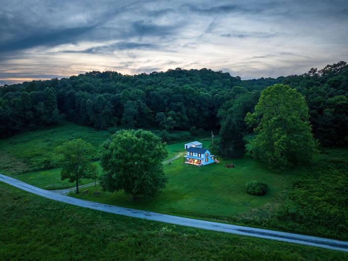 Vacation house for 7 people, with balcony and yard, kid friendly in Ohio