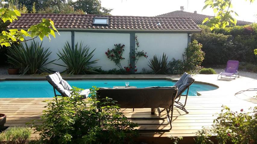 Alojamiento y desayuno para 2 personas, con vistas además de jardín y piscina - 1