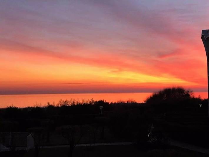 Gîte pour 6 personnes, avec terrasse et piscine dans Plage du Grand-Travers