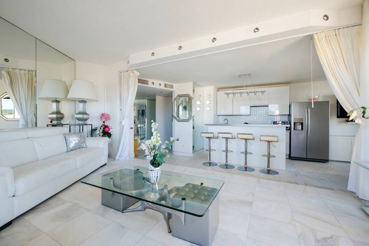Appartement entier, Appartement 'Sea and Sky 8 Personnes' avec vue sur mer, terrasse privée et climatisation in Cannes, Côte méditerranéenne (France)