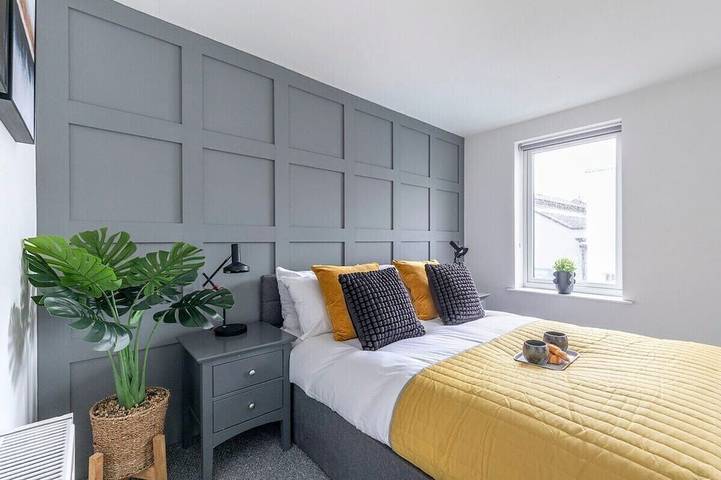 Moderne-Maison-Salle de bain privée-Vue sur Rue in Cheltenham, Gloucestershire