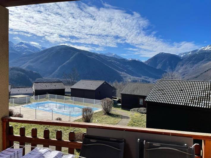 Gîte pour 4 personnes, avec Balcon et Jardin ainsi que Piscine et Vue à Ignaux