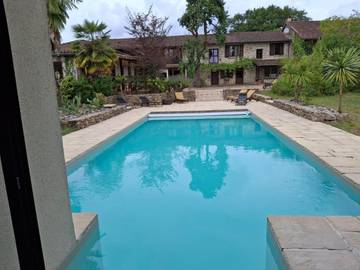 Gîte pour 10 personnes, avec terrasse et jardin ainsi que piscine et vue à Champs-Romain