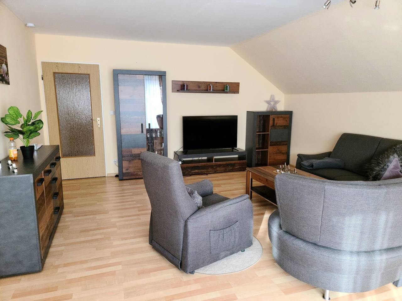 Entire holiday apartment, Holiday apartment for 4 people with balcony in Gütersloh, North Rhine-Westphalia