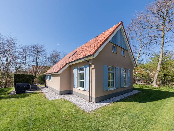 Vakantiehuis voor 6 personen, with Terras and Tuin as well as Zwembad in De Koog