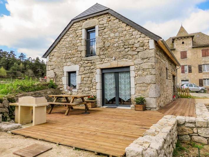 Location de vacances pour 8 personnes, avec jardin à Sainte-Colombe-de-Peyre