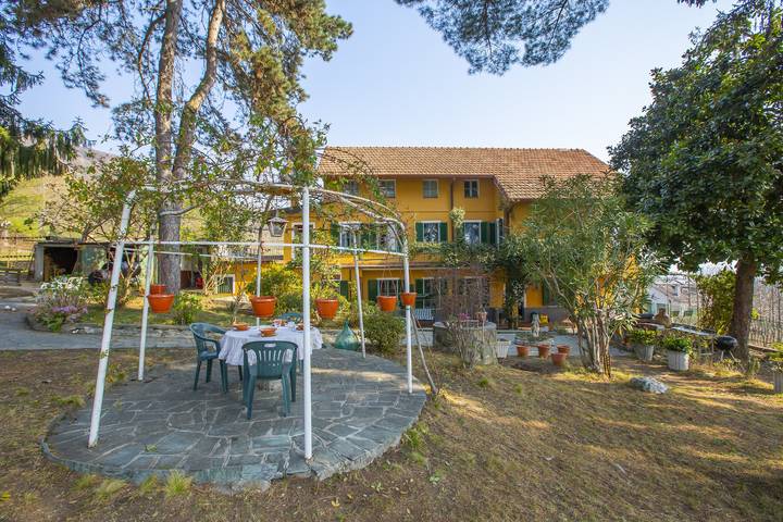 Villa pour 6 personnes, avec terrasse et vue sur le lac à Pisano