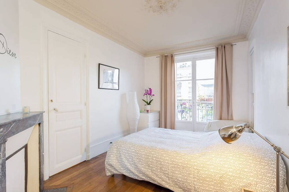 Entire apartment, Charming Parisian Apartment in the heart of Paris in Paris, Ile de France
