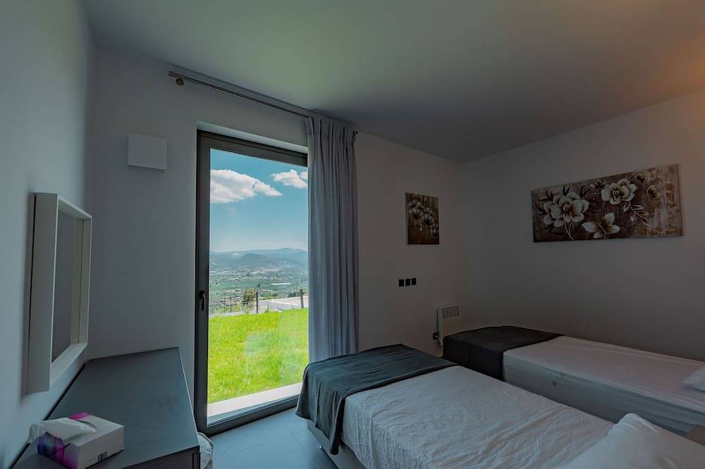 Nafplio Villa, private pool and sea view. in Tolo, Argolis
