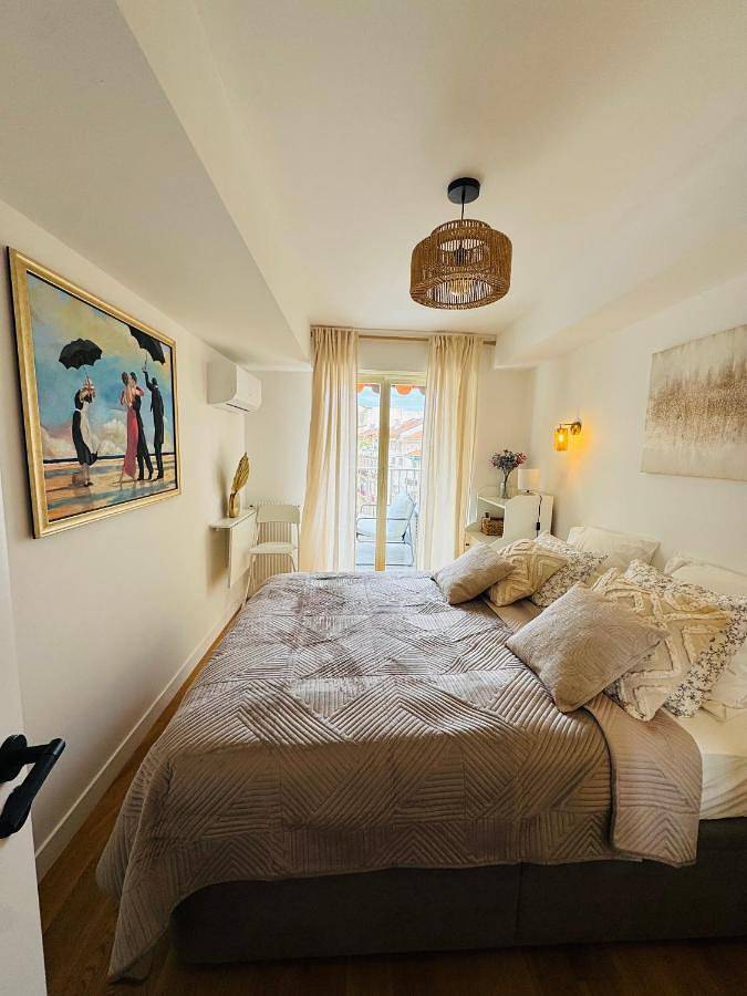 Gîte pour 4 personnes, avec balcon et vue dans Cathedrale Orthodoxe Saint Nicolas Nice