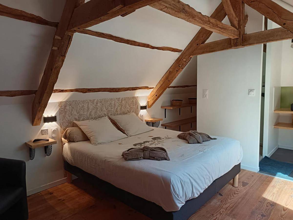 A La Mémoire de Merlin " Gîte Le Miroir Aux Fées " in Saint-Malon-sur-Mel, Région de Rennes