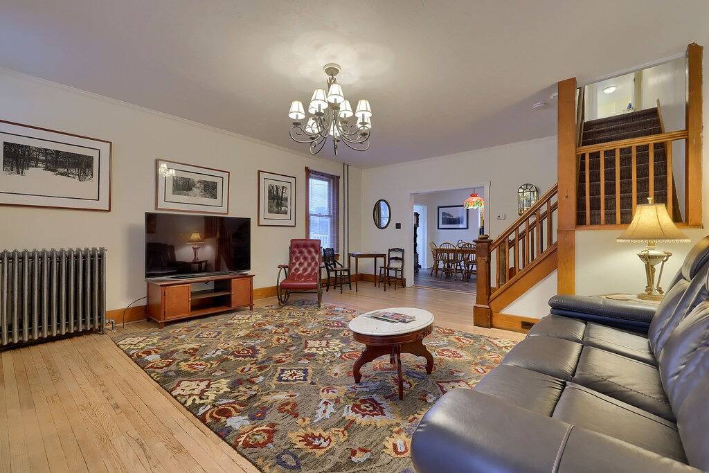 Spacious 4Br Stratton House: A Historic Downtown Stay Backing to Culp's Hill in Gettysburg, Adams County (PA)