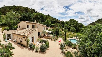 Chambre d’hôte pour 2 personnes, avec vue ainsi que jardin et piscine à Lafare