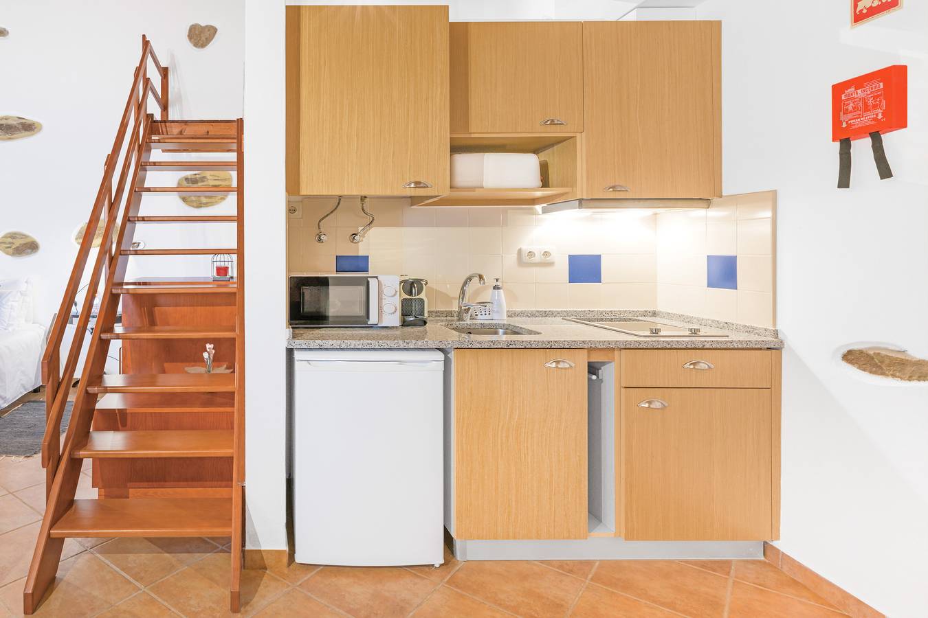 Apartamento inteiro, Casa de férias 'Sara' com vista para a montanha, Wi-Fi e ar condicionado in São Luís, Costa Alentejana