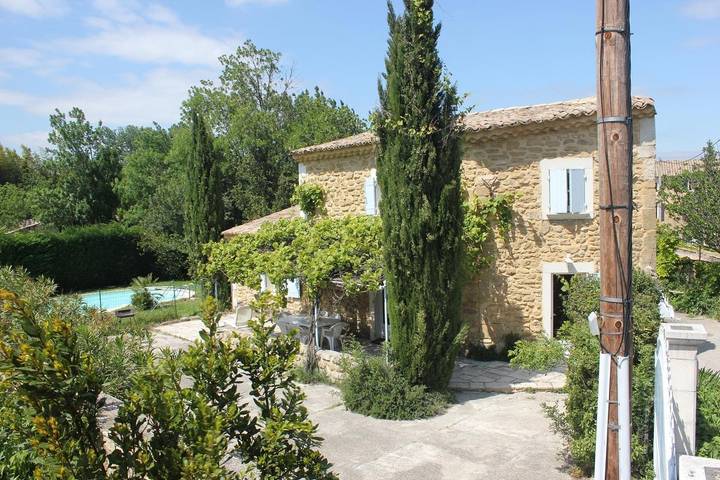 Gîte pour 5 personnes, avec Terrasse ainsi que Jardin et Piscine dans la Drôme