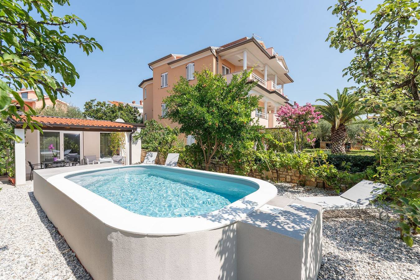 Süßes Ferienhaus mit Privatpool, Sonnenterrasse, Bbq in Strandnähe in Novigrad, Umag i okolice