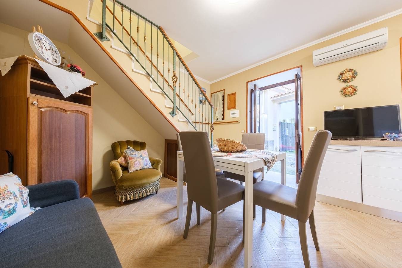 Apartamento entero, Apartamento 'Domenico' con Balcón, Wi-Fi y Aire Acondicionado in Mesina, Provincia de Messina