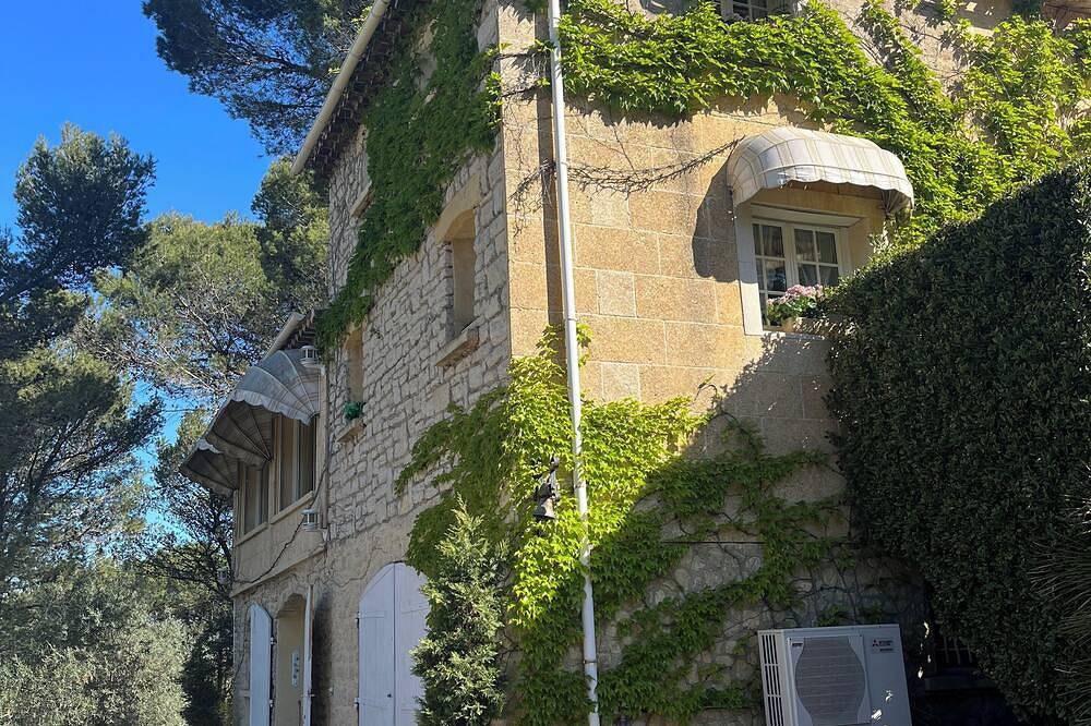 Appartement entier, Appartement en rdc de maison provençale avec accès indépendant Alpilles in Plan-d'Orgon, Région d'Arles