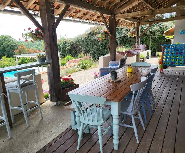 Location de vacances pour 10 personnes, avec Balcon et Terrasse ainsi que Jardin et Piscine à Le Lindois - 2
