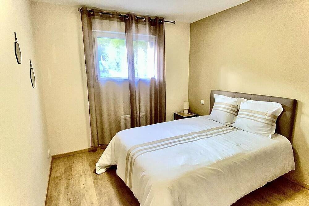 Great Villa Le Menhir – 4Br Lake & Terrace in Villefranche-de-Panat, Aveyron (desambiguación)