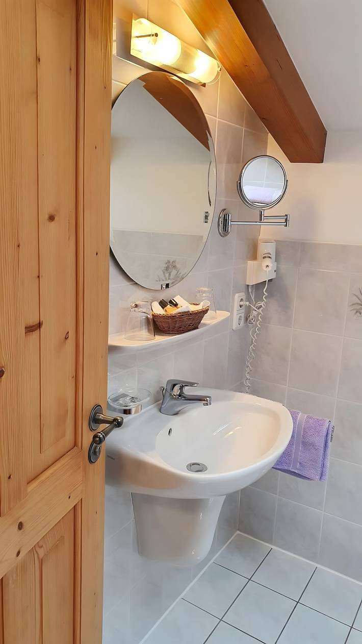 Ferienwohnung für 2 Personen, mit Garten und Balkon in Krün - 3