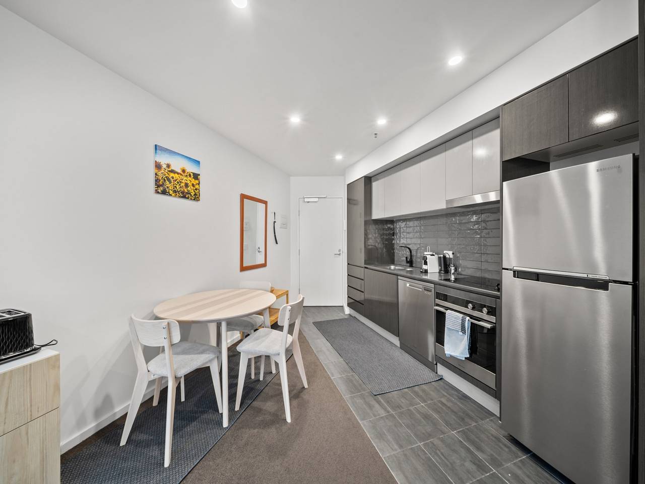 Ganze Wohnung, Lichtdurchflutetes 1-Zimmer-Apartment mit Pool und Fitnessstudio in Canberra, Australian Capital Territory