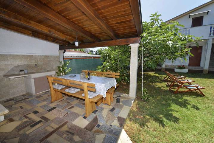 Ferienwohnung für 3 Personen, mit Balkon und Garten in Funtana - 2