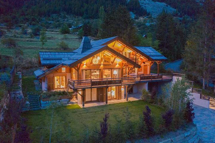 Chalet pour 12 personnes, avec jacuzzi et jardin ainsi que sauna et balcon dans Serre Chevalier