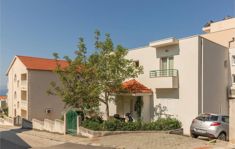 Appartement de vacances entier, Appartement moderne avec terrasse, Wi-Fi et parking près de Makarska in Makarska, Makarska riviera