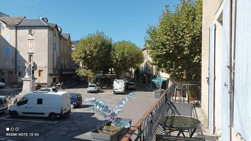 Gîte pour 2 personnes, avec terrasse et vue à Florac