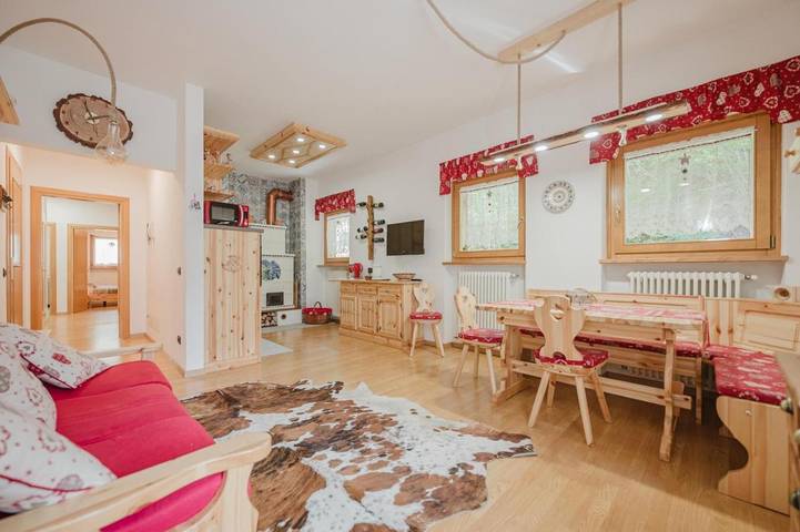 Ferienwohnung für 8 Personen, mit Terrasse und Garten sowie Seeblick und Ausblick in Alleghe