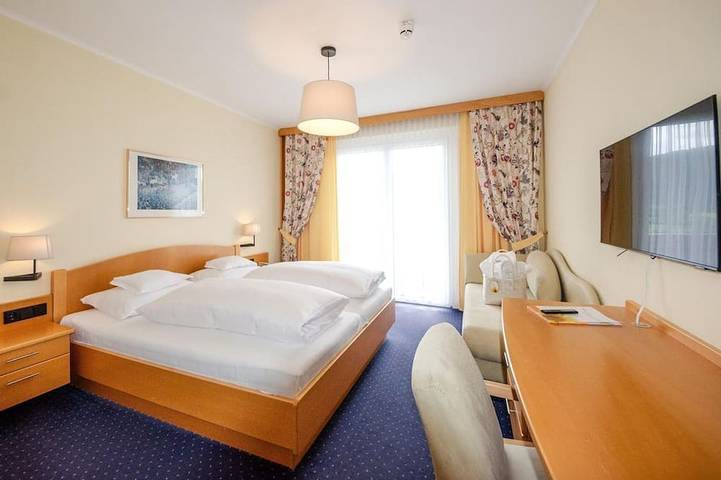 Ferienhaus für 2 Personen, mit Garten und Pool sowie Sauna und Balkon