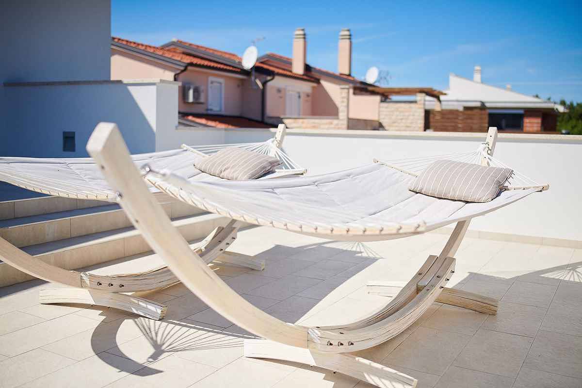 Villa mit Pool und Sonnenschirm in Kaštel (Plovanija), Buje